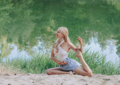 26.10.23 Der weibliche Zyklus: Yogatherapie als Kraftquelle mit Maria Weber