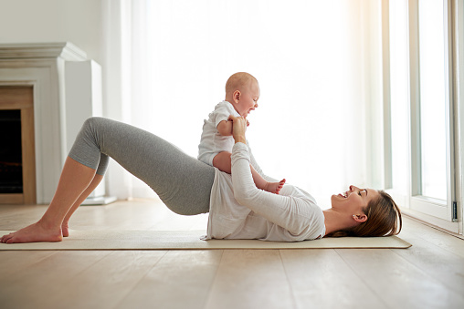 Yoga mit Baby bei Liz