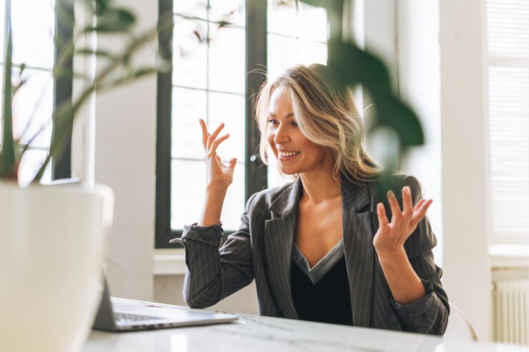 young-smiling-blonde-woman-with-long-hair-stylish-suit-working-laptop-bright-modern-office_1048944-23154140